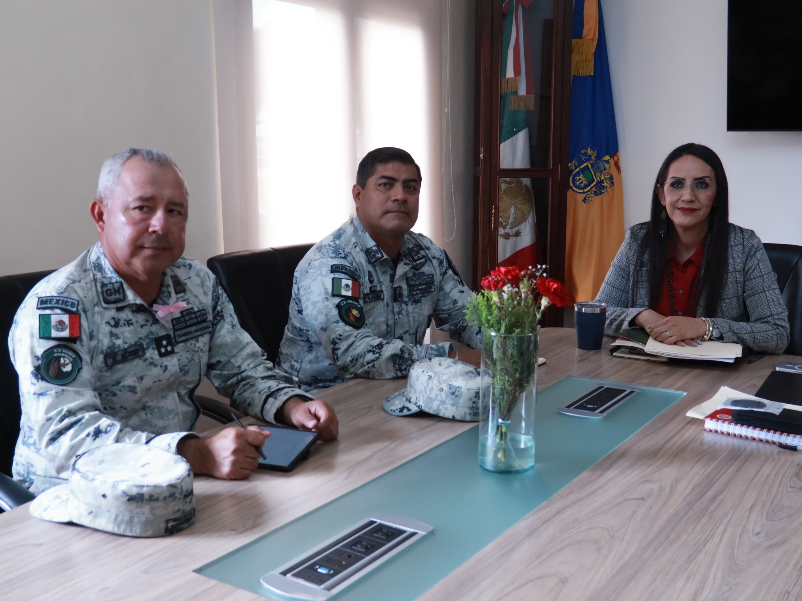 LAURA IMELDA PÉREZ SEGURA SE REUNIÓ CON EL GENERAL DE BRIGADA DIPLOMADO DEL ESTADO MAYOR 